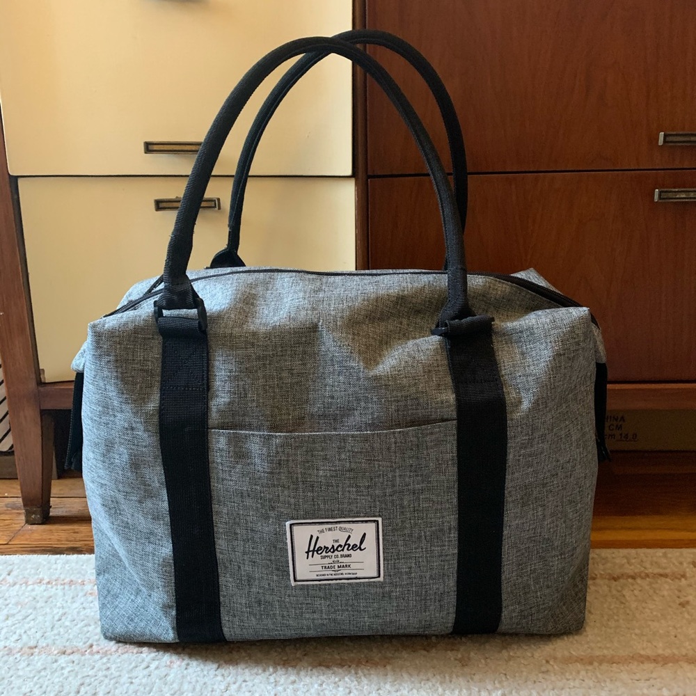 Herschel Strand Tote in Raven Crosshatch